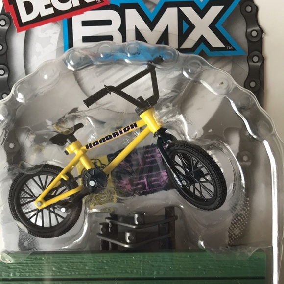 Tech Deck BMX Freestyle Bike - Picture 2 of 3